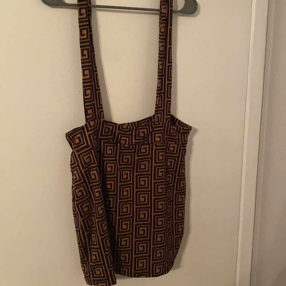 Stretchy suspender attached to skirt